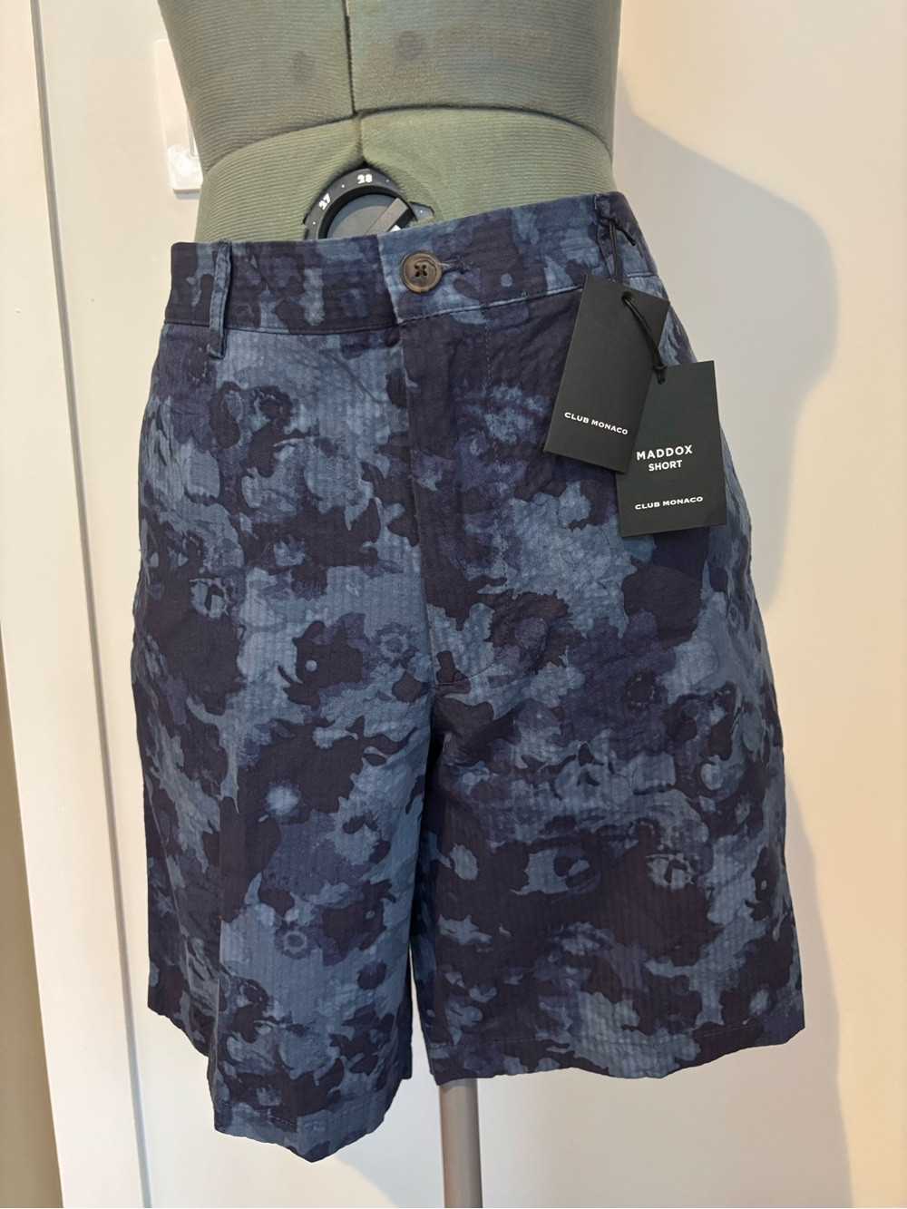 Club Monaco Maddox Men’s short NWT size 33